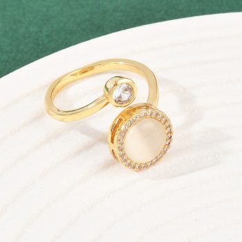 Anillo piedra rosa y zirconia redonda baño oro 18k