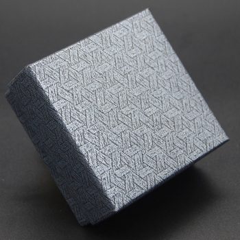 Caja joyeria plateada con textura y espuma interna 7.5x7.5x3.5cm